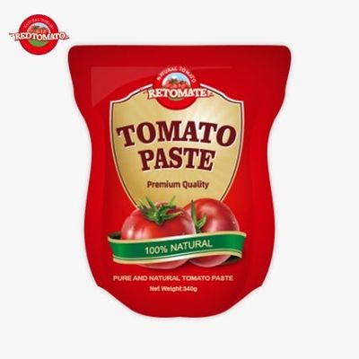 O saquinho de 340g de pasta de tomate vermelho oferece a conveniência